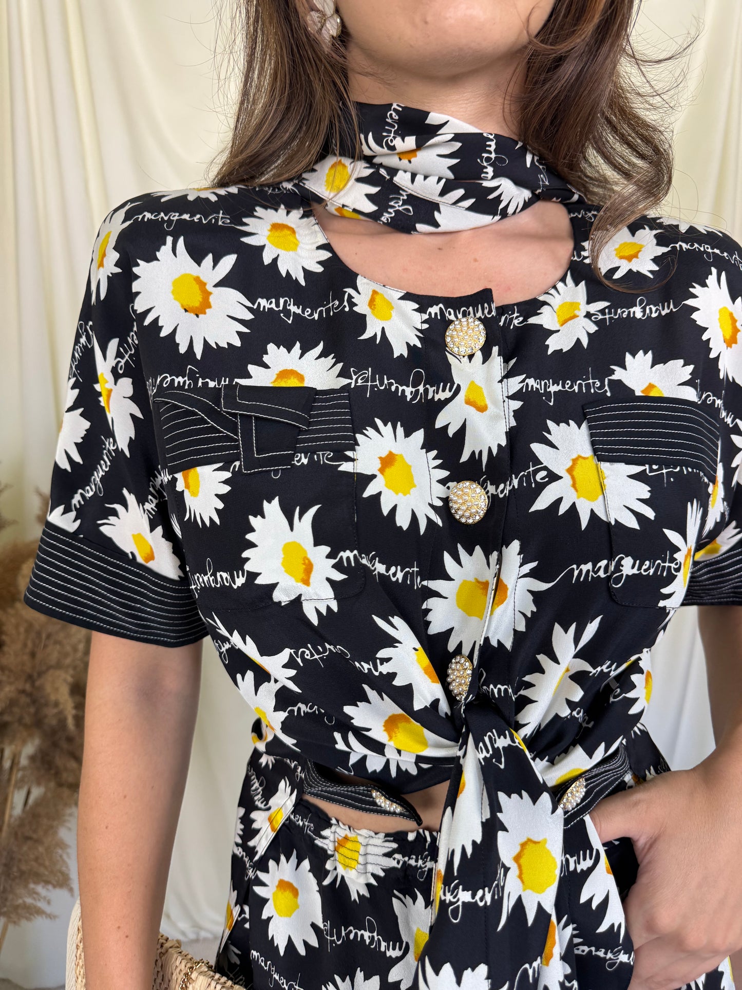 Set superb cu print margareta din 100% mătase naturala, cămașă + fusta ( mărimea S-M)