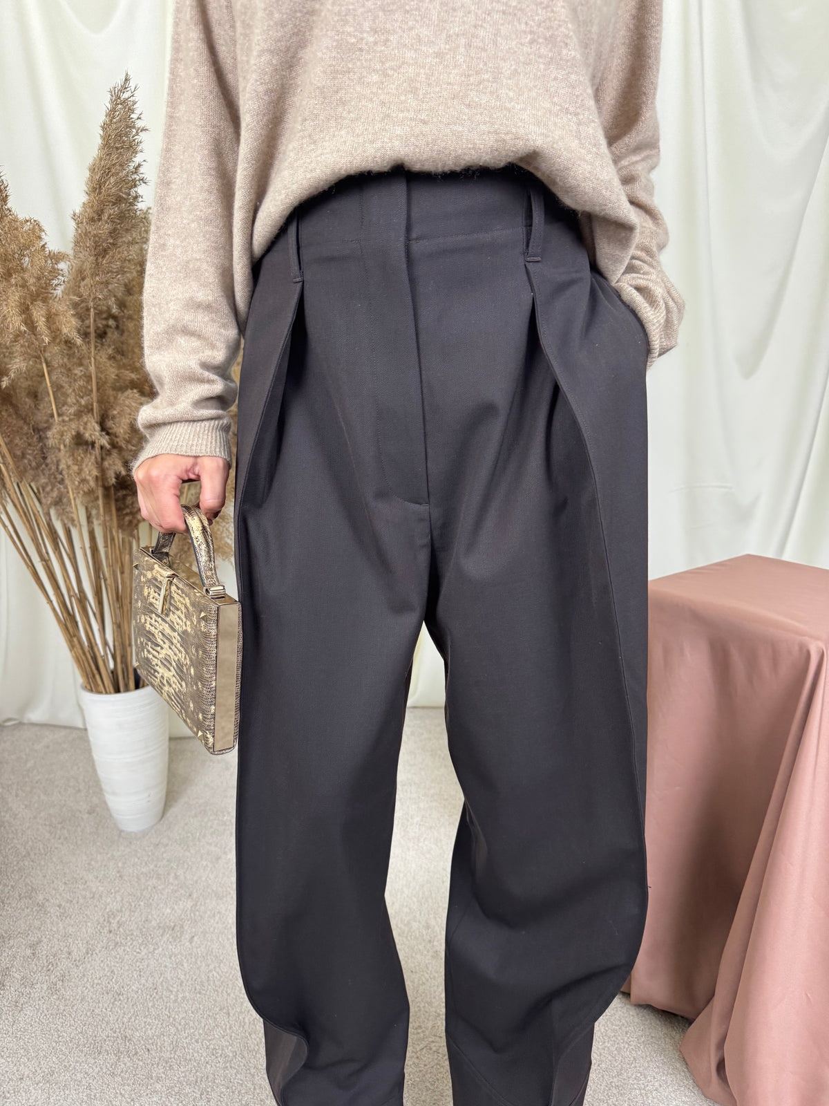 Pantalon COS cu talie înaltă și croi super cool  din lana ( mărimea L)