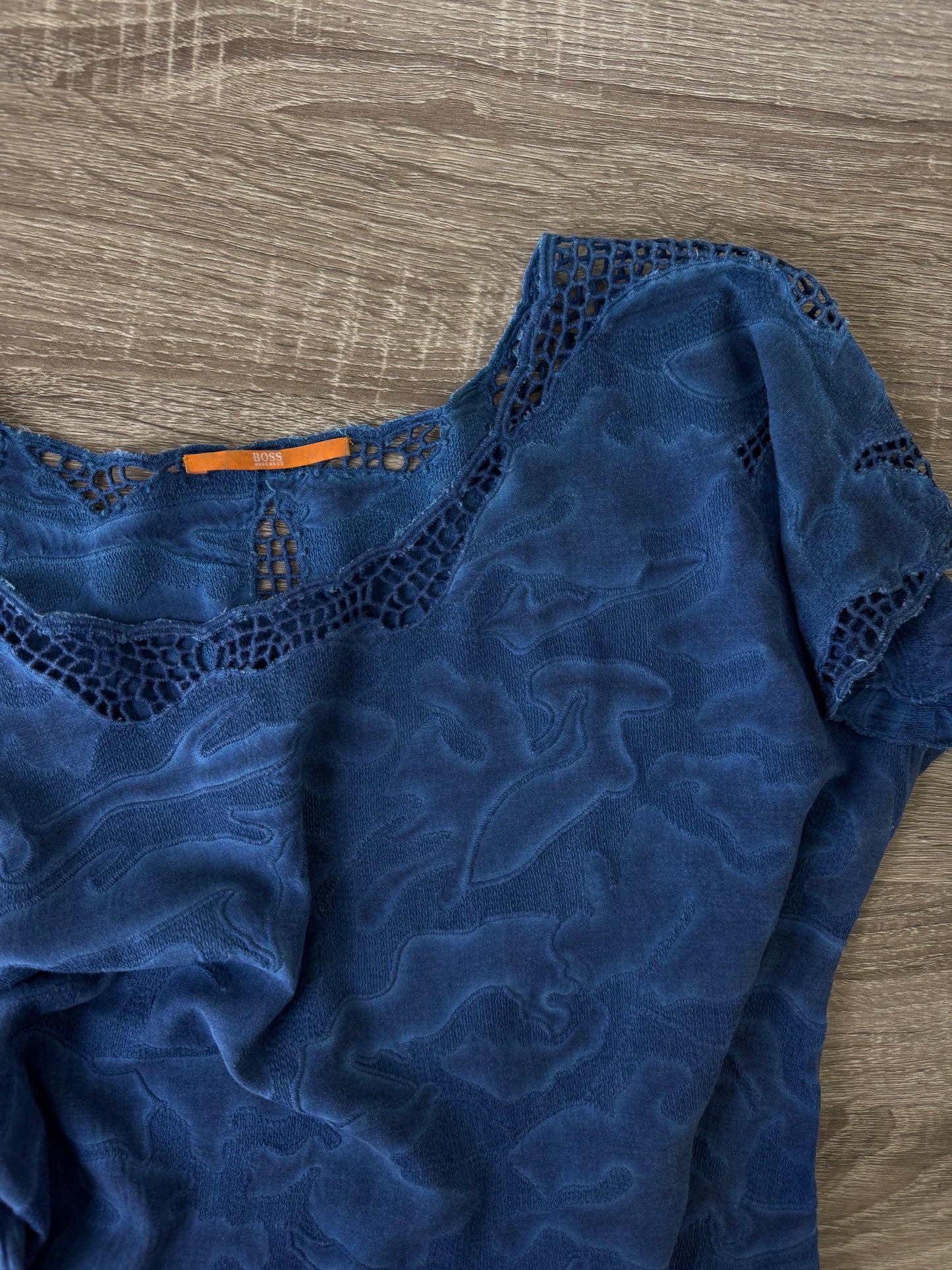 Rochie Hugo Boss de vară cu detalii din macrame, bumbac și vascoza ( mărimea S-M)