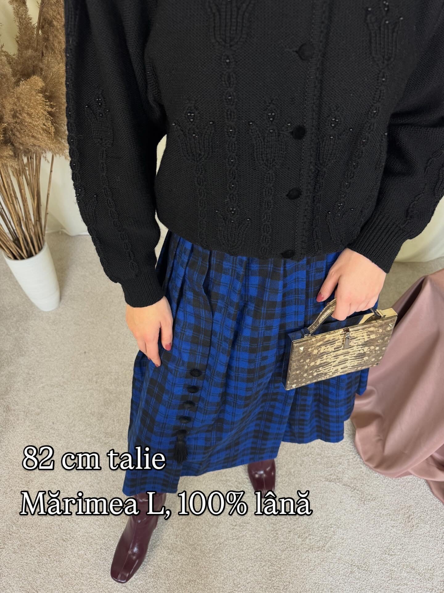 Fustă vintage deosebită din lână( mărimea L)