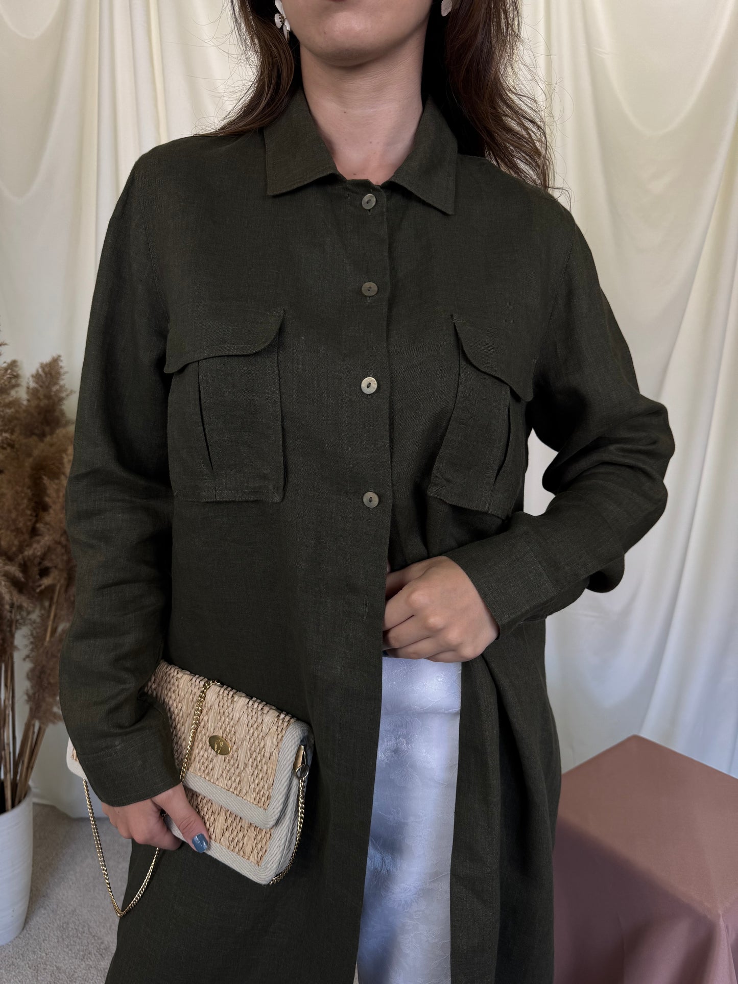 Tunica verde army din 100% in cu șlițuri laterale, produs nou( mărimea L- L/XL)