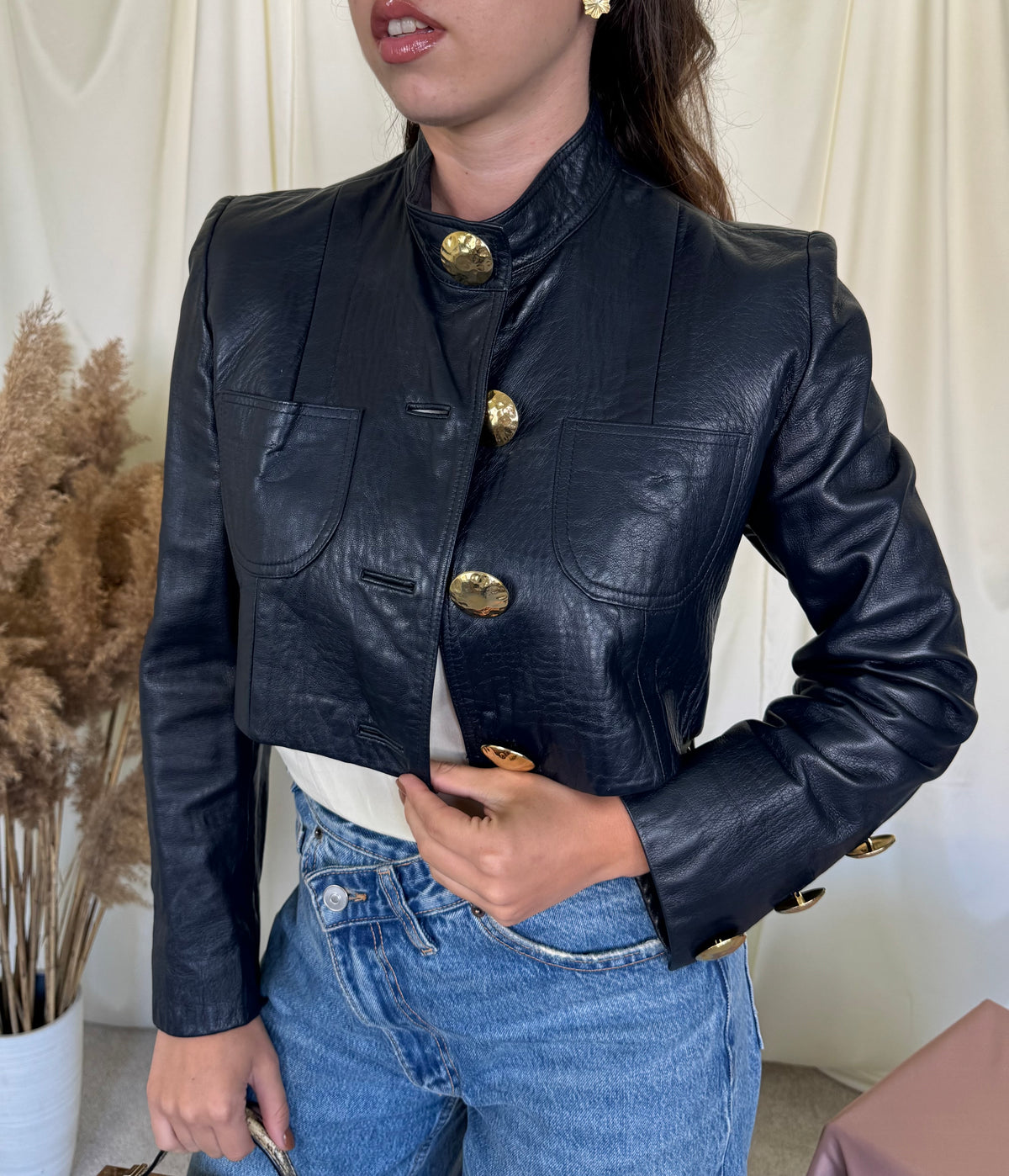 Jacheta vintage crop din piele naturală cu nasturi masivi aurii ( mărimea S)