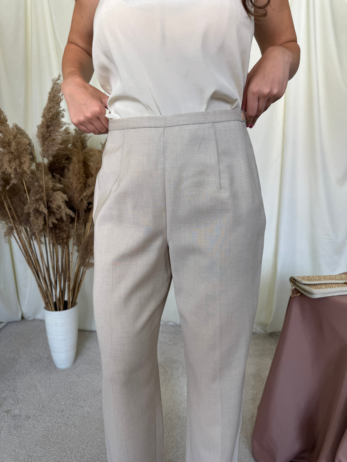 Pantalon vintage din 100% Lână subțire cu talie înaltă ( mărimea M)
