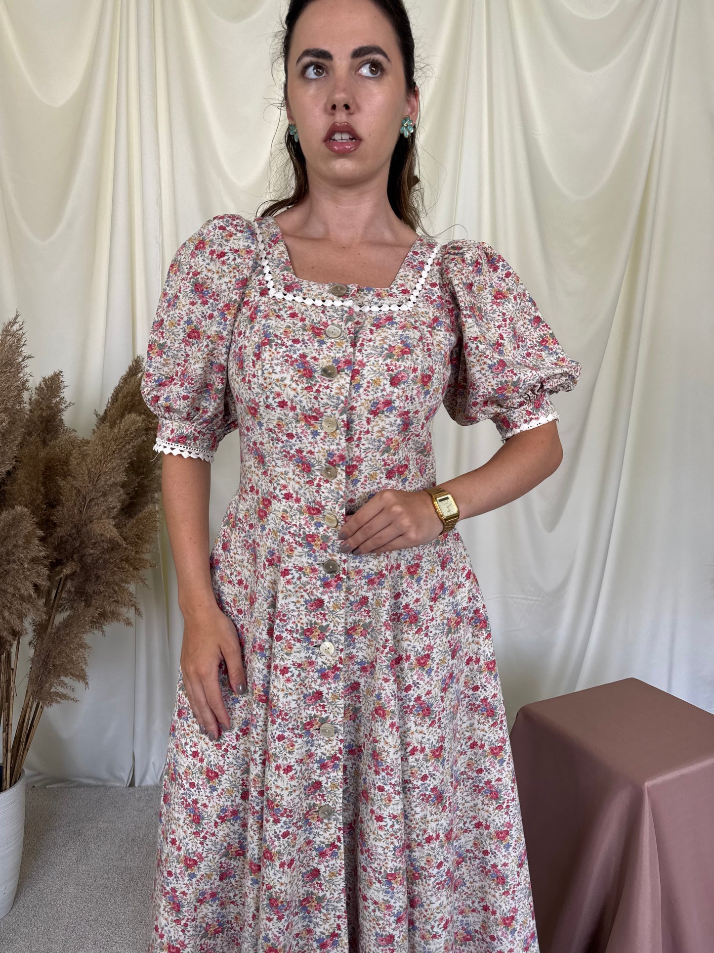 Rochie vintage cu print floral din bumbac și in, talie cambrata 
(Mărimea S)