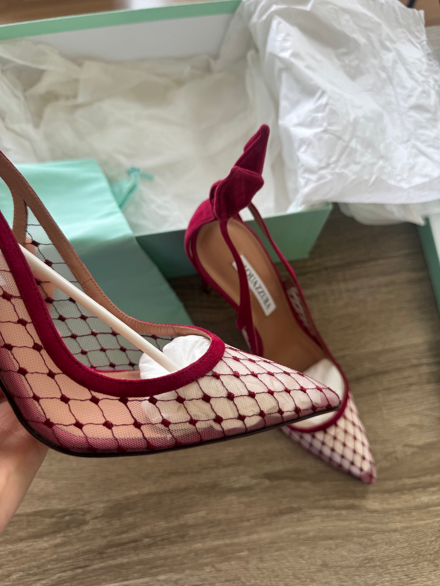 Pantofii Bow Tie Aquazzura spectaculoși din piele naturală, în condiție nouă ( mărimea 40,5) 
Spectaculoși, lucrați impecabil.