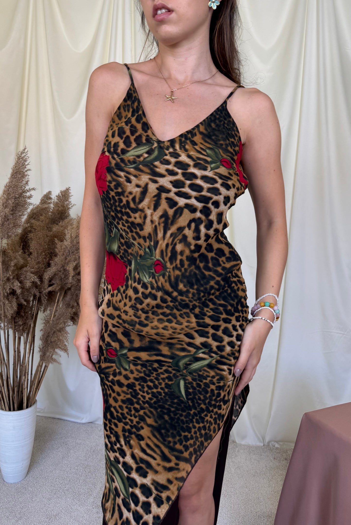 Rochie vintage cu print trandafiri și croi asimetric, croială fluidă ( mărimea S)