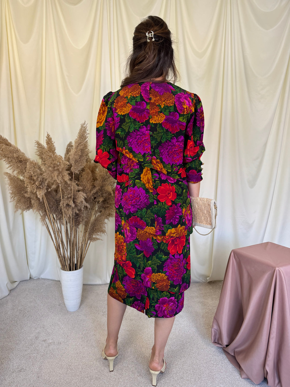Rochie spectaculoasă din  mătase naturala calitativă, print floral tomnatic, detalii deosebite ( mărimea M/L)
