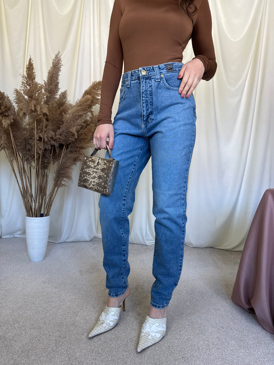 Blug vintage Versace din 100% bumbac, nasturi metalici aurii, păstrați într-o stare excelentă 
(Mărimea S)