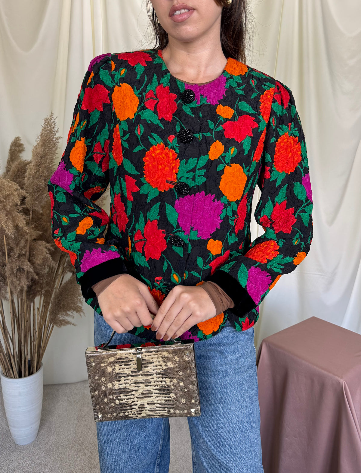 Sacou vintage LOUIS FERAUD din vascoza și mătase naturală cu detalii din catifea ( mărimea M )
