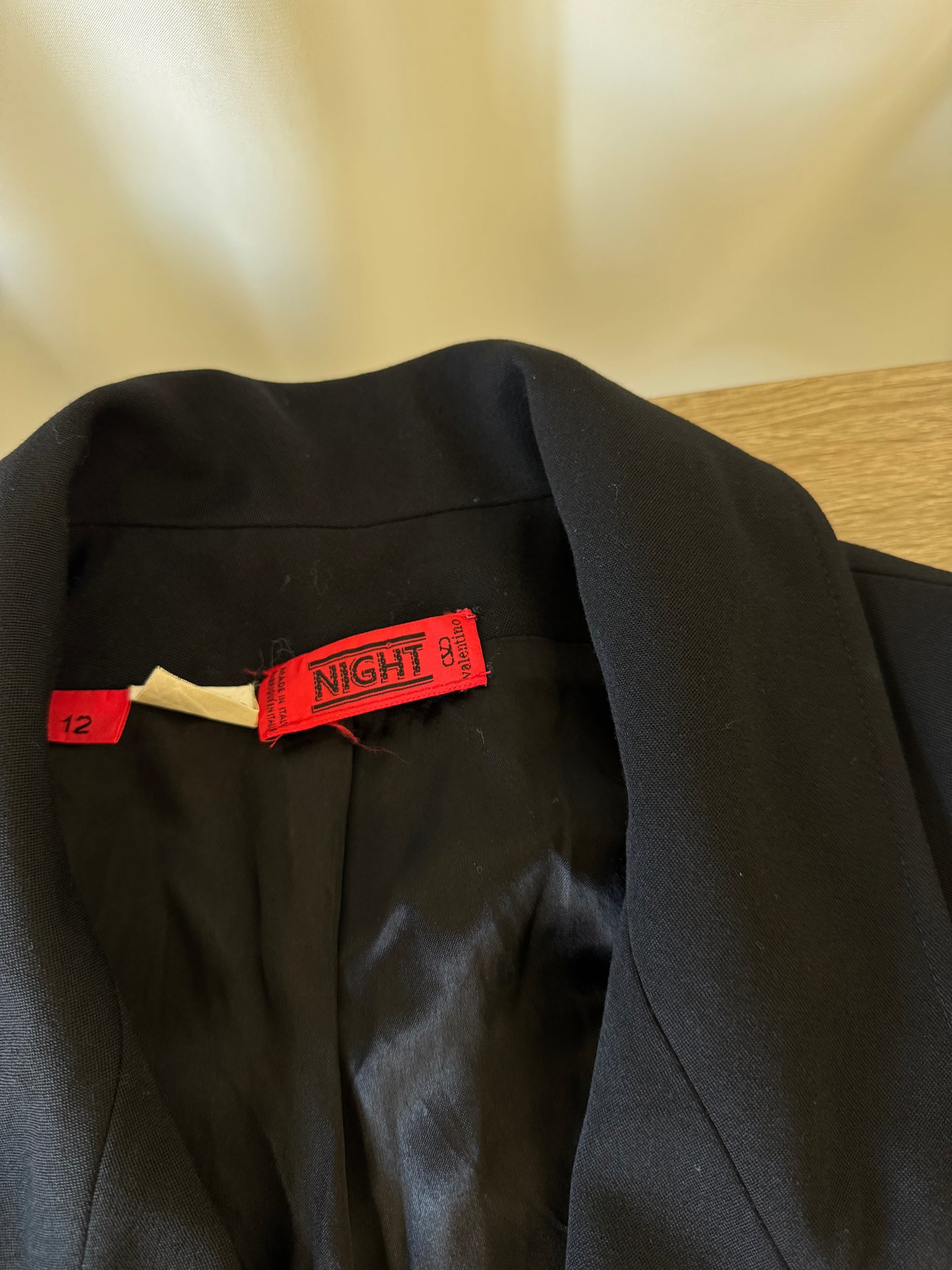 BACK IN STOCK. Sacou-jacheta VALENTINO mărimea M. Stofă din lână