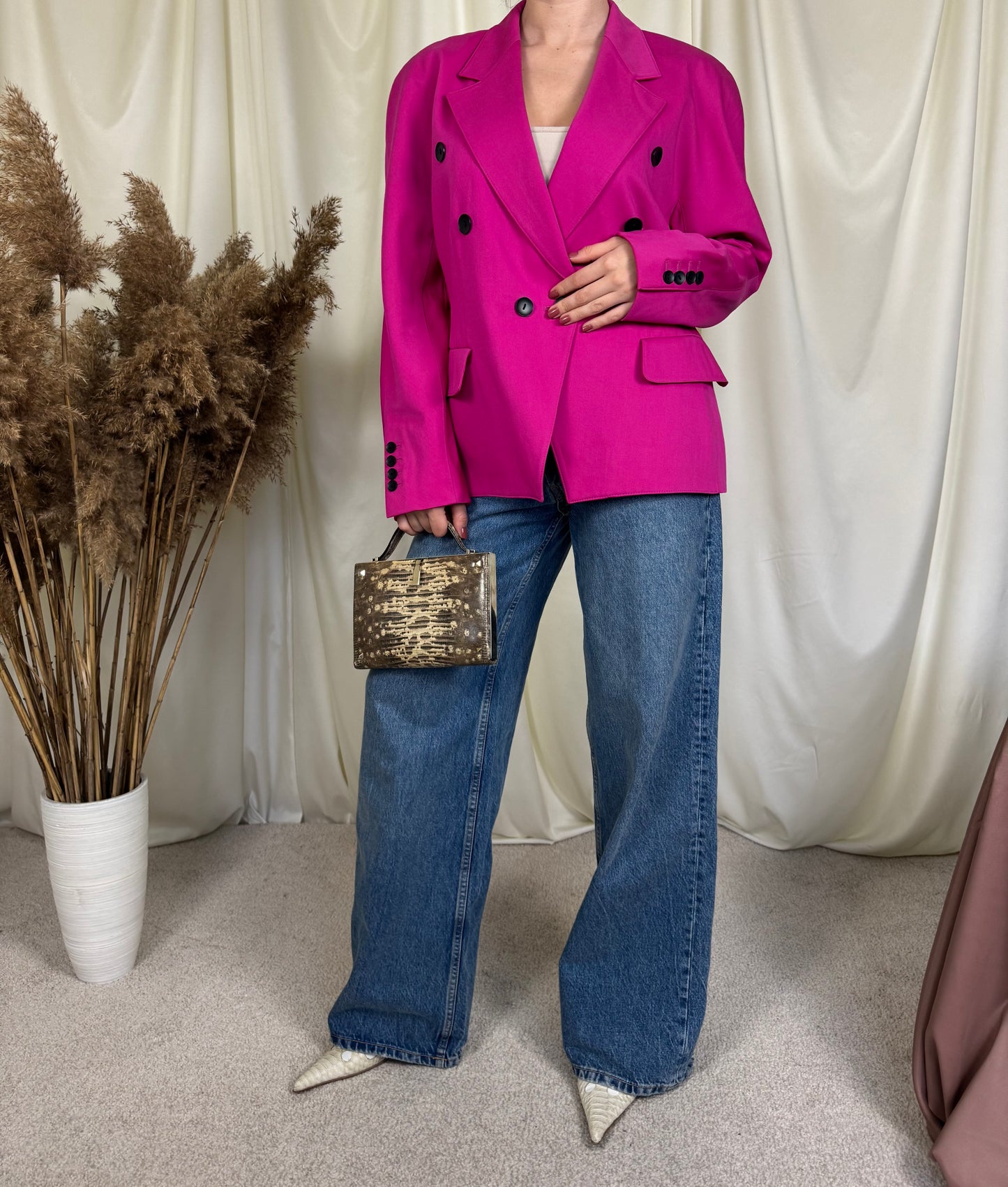 Sacou escada, stofă superba din 100%
Mărimea M/L