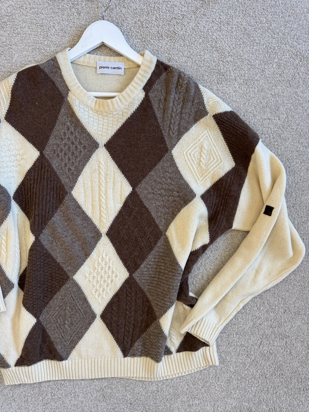 Pulover vintage Pierre Cardin din 80% Lana cu print( mărimea  XL )