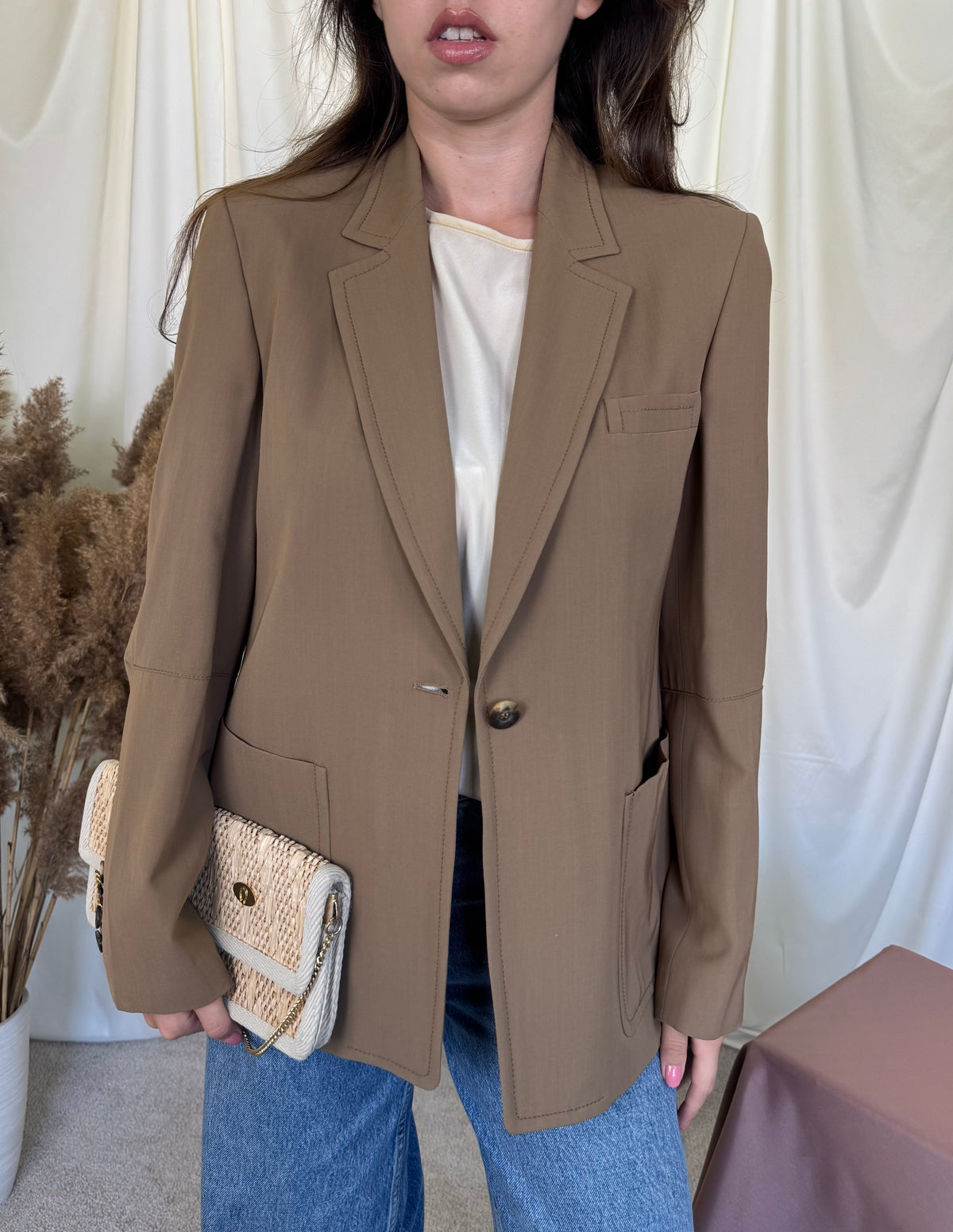 Sacou premium Hugo Boss din 50% lână și vascoza ( mărimea M)